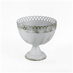 Ta&ccedil;a em zinco com p&eacute; alto a cor creme - 14x15cm